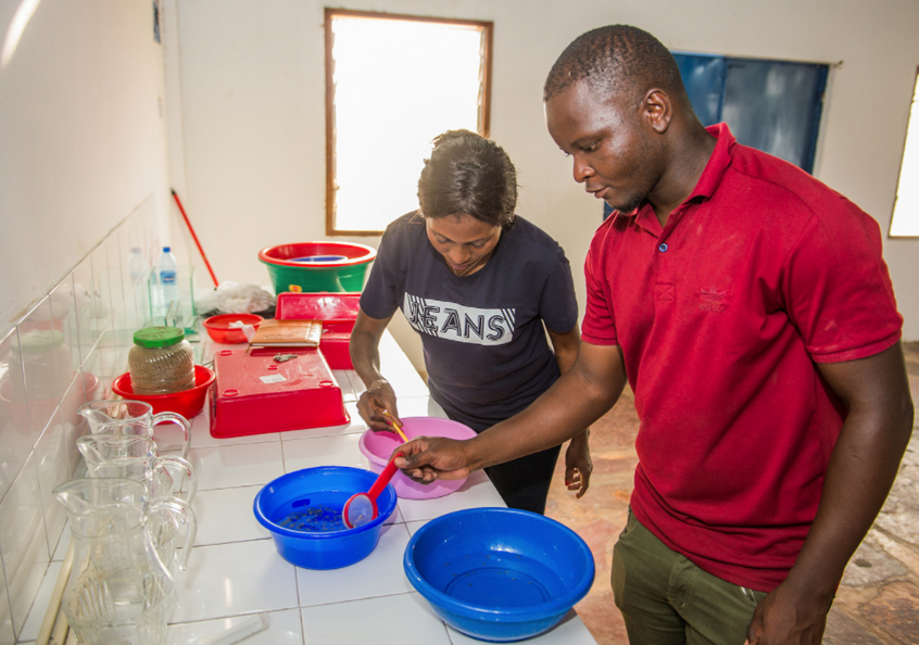 Improving the production of quality fingerlings, Zambia. Photo by Chosa Mweemba.