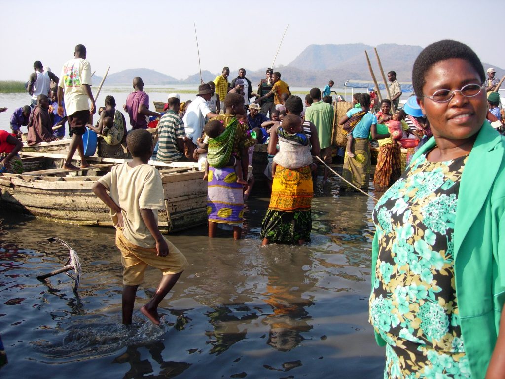 Chikondi Manyungwa-Pasani (right) at Kachulu Beach, Lake Chilwa, Malawi, waiting for fishing boats to land. Photo by WorldFish.