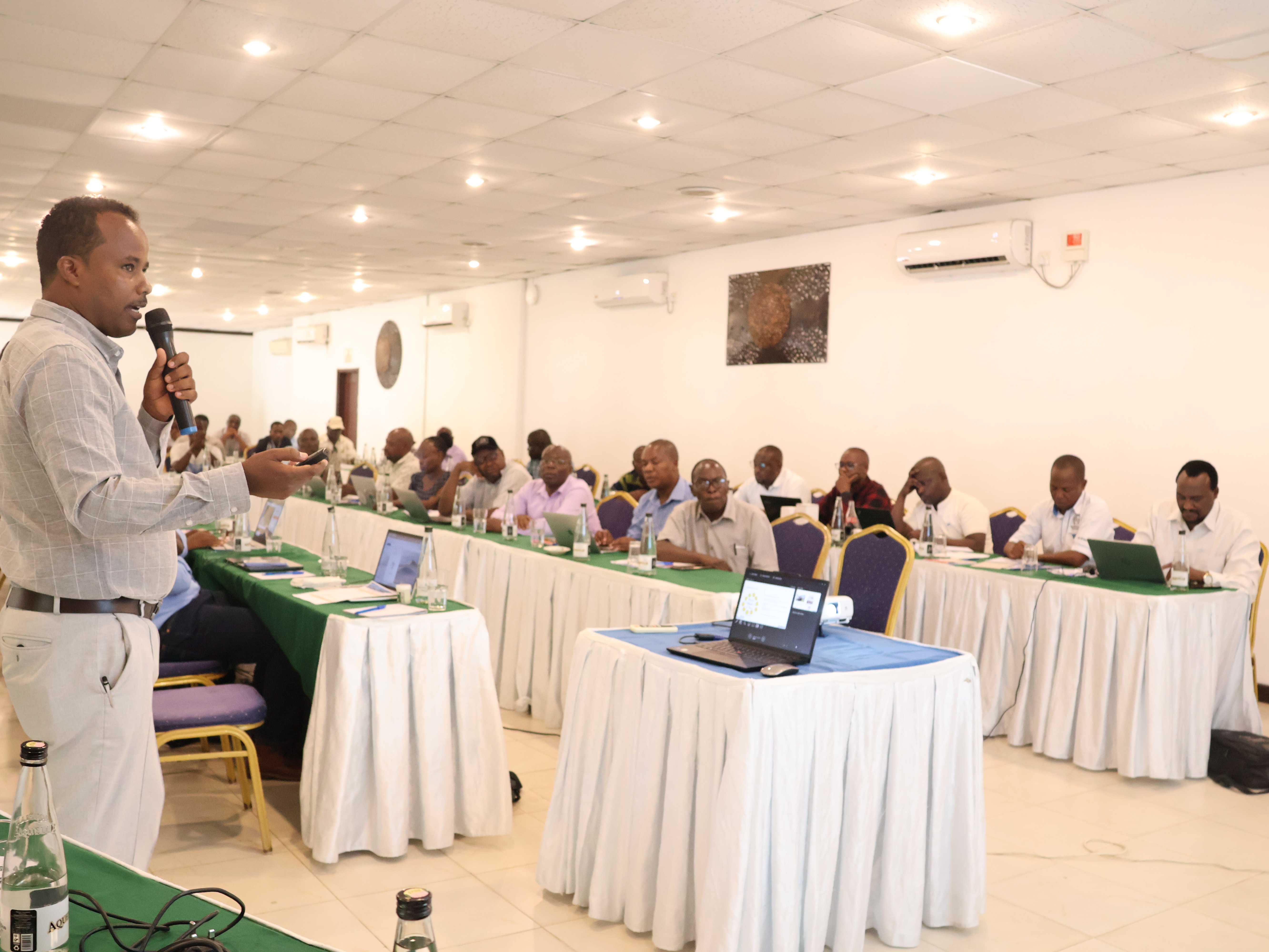 Markose Chekol Zewdie presents the experimental design and preliminary findings from the pond-based IMTA pilots. Photo: David Midumbi.