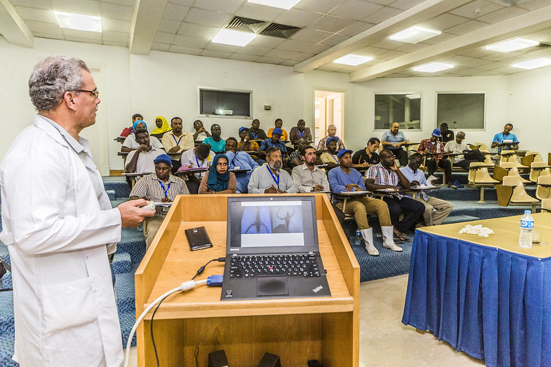 WorldFish researcher delivering training to international trainees in Abbassa, Egypt. Photo: Sara Fouad