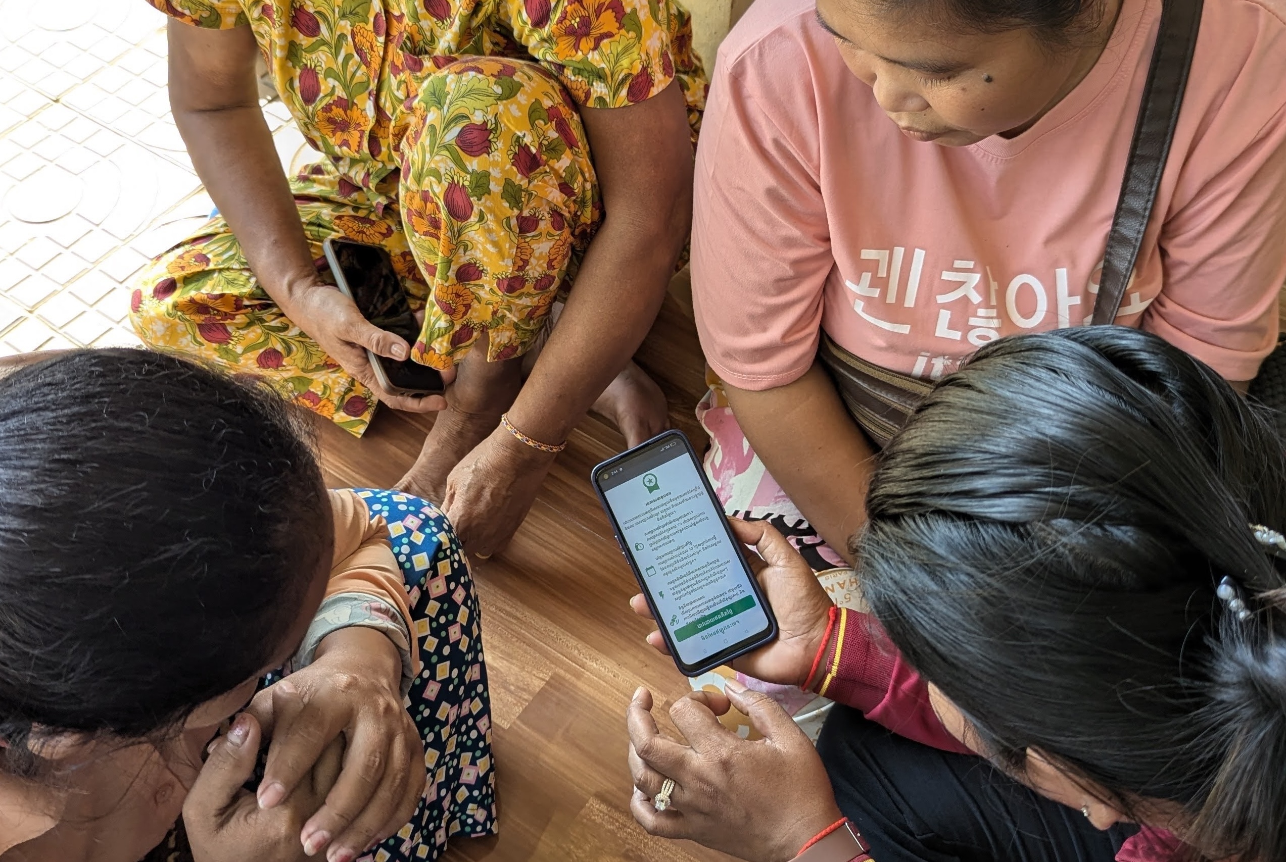 Women farmers use smartphones to access climate information during training in Kampong Thom. Photo: Yin Yin Phyu/Greenovator