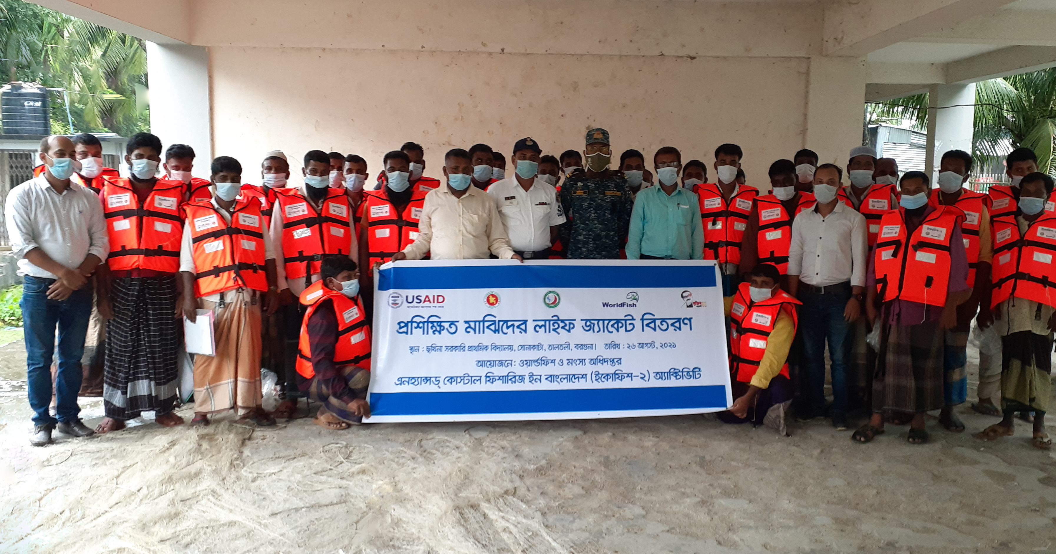 A total of 300 boat skippers have been trained in various aspects of responsible fishing and biodiversity conservation. Photo by ECOFISH II.