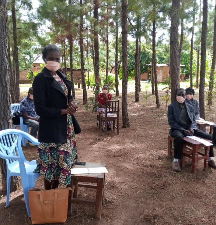 Presenting during the business training seminar. Photo by Catherine Mwema.