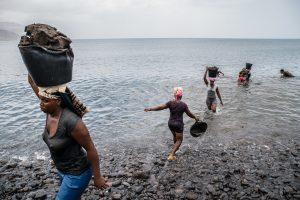 A sustainable blue economy must tap into the full range of human-ocean relationships. Photo by Reinier van Oorsouw, 2015.